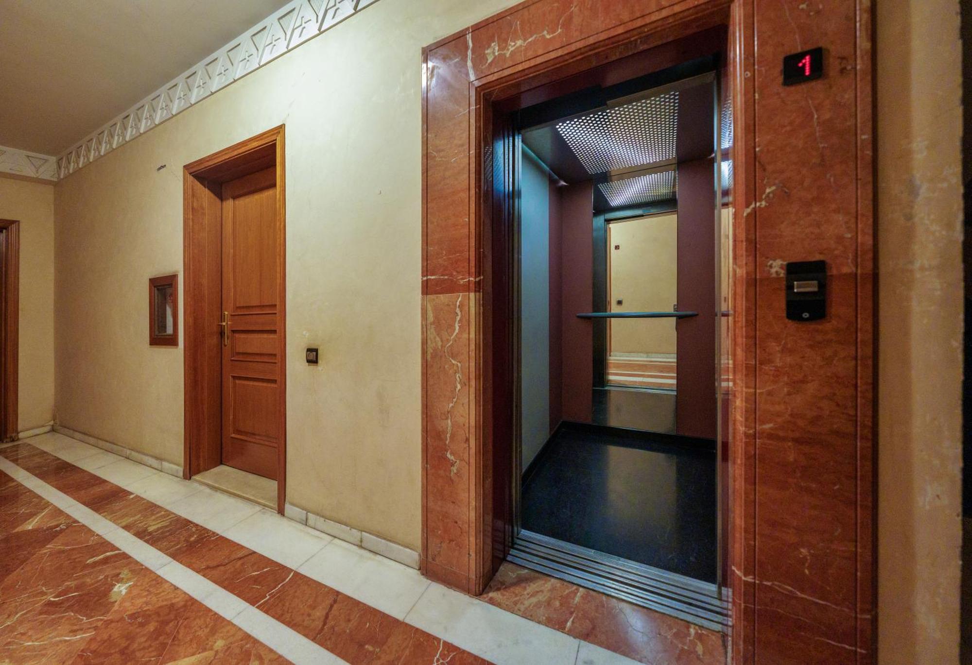 Appartement Haut Standing Gueliz Plaza Avec Vue Marrakesh Exterior photo